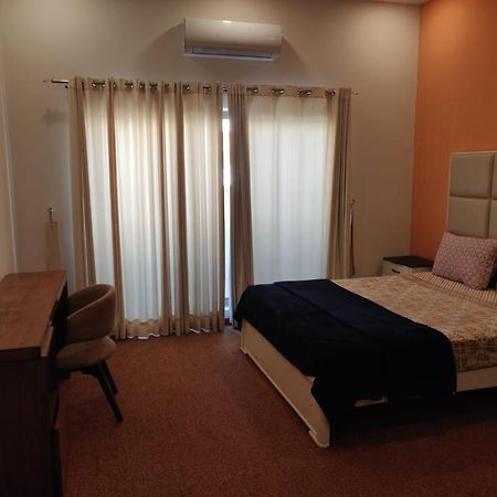 Zaib Guest House E-11 อิสลามาบัด ภายนอก รูปภาพ