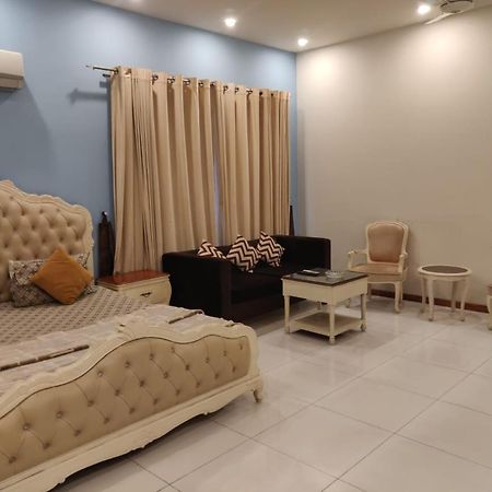 Zaib Guest House E-11 อิสลามาบัด ภายนอก รูปภาพ
