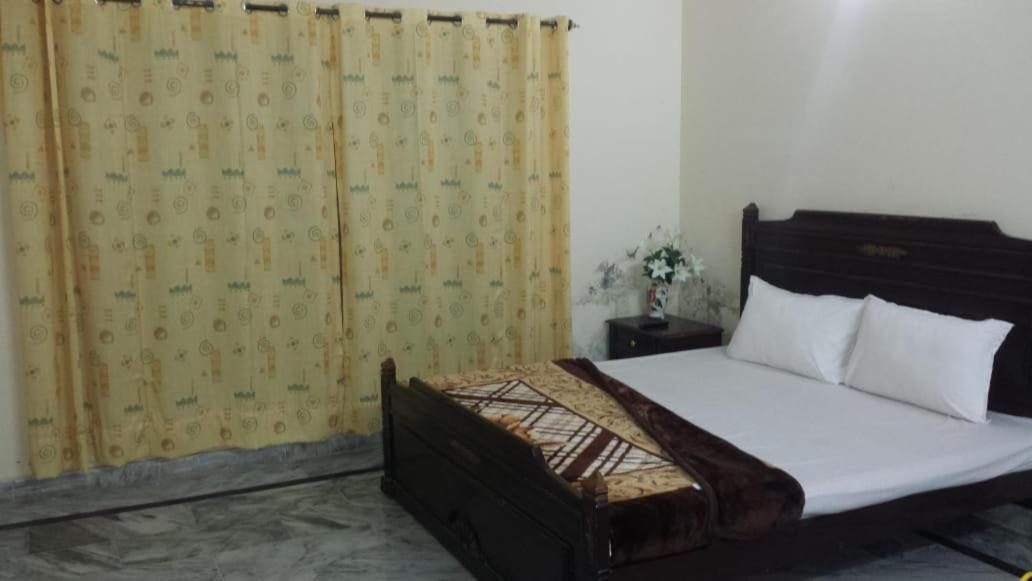 Zaib Guest House E-11 อิสลามาบัด ภายนอก รูปภาพ
