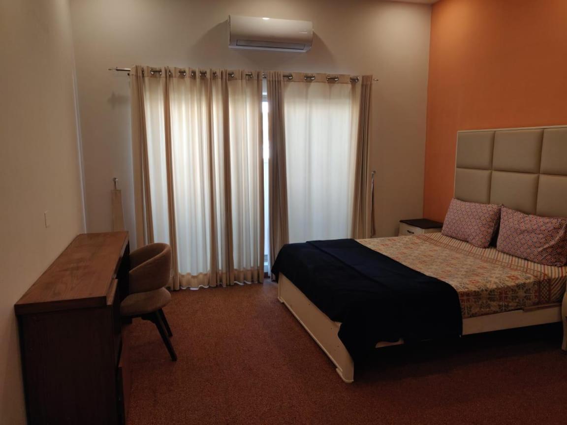 Zaib Guest House E-11 อิสลามาบัด ภายนอก รูปภาพ