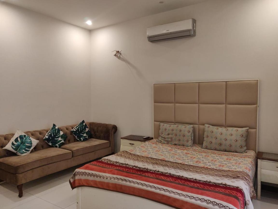 Zaib Guest House E-11 อิสลามาบัด ภายนอก รูปภาพ