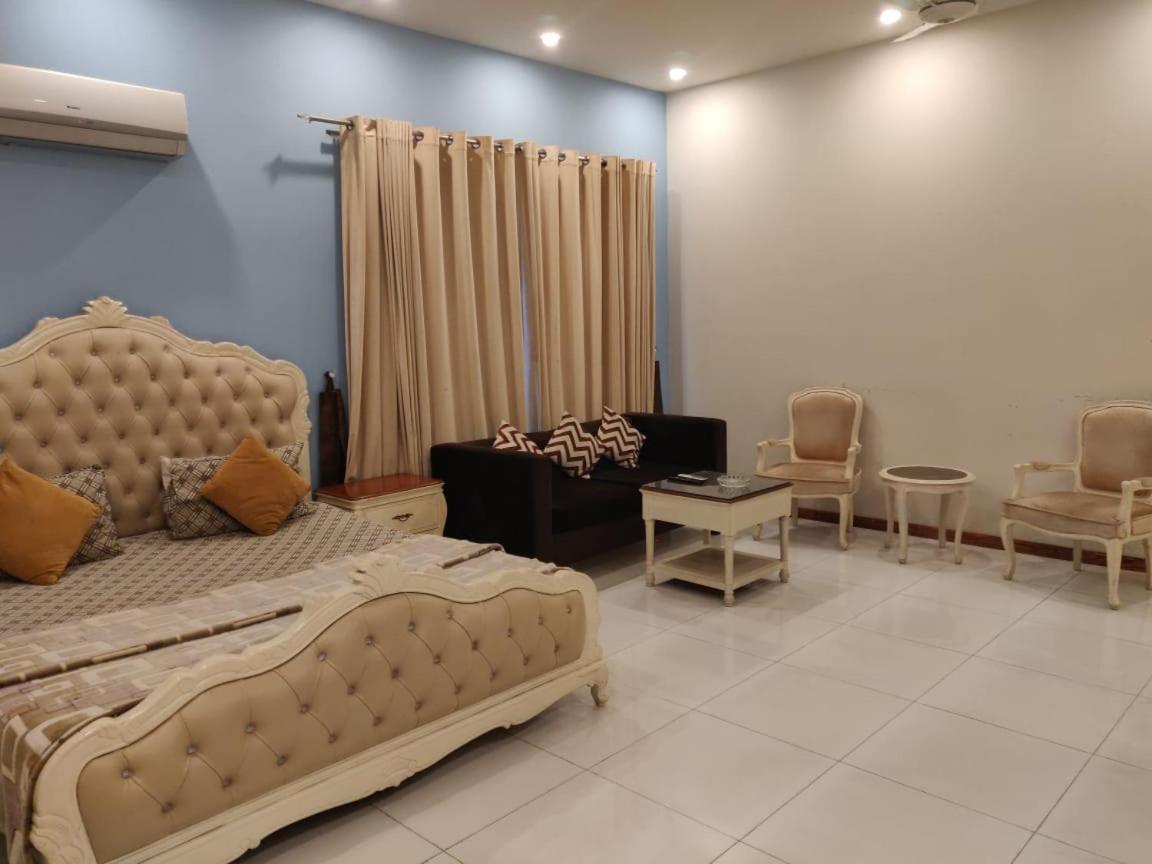 Zaib Guest House E-11 อิสลามาบัด ภายนอก รูปภาพ