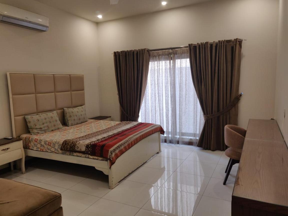 Zaib Guest House E-11 อิสลามาบัด ภายนอก รูปภาพ