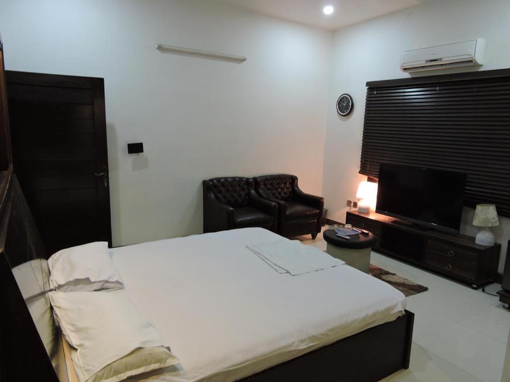 Zaib Guest House E-11 อิสลามาบัด ภายนอก รูปภาพ