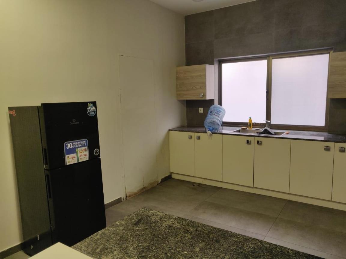 Zaib Guest House E-11 อิสลามาบัด ภายนอก รูปภาพ