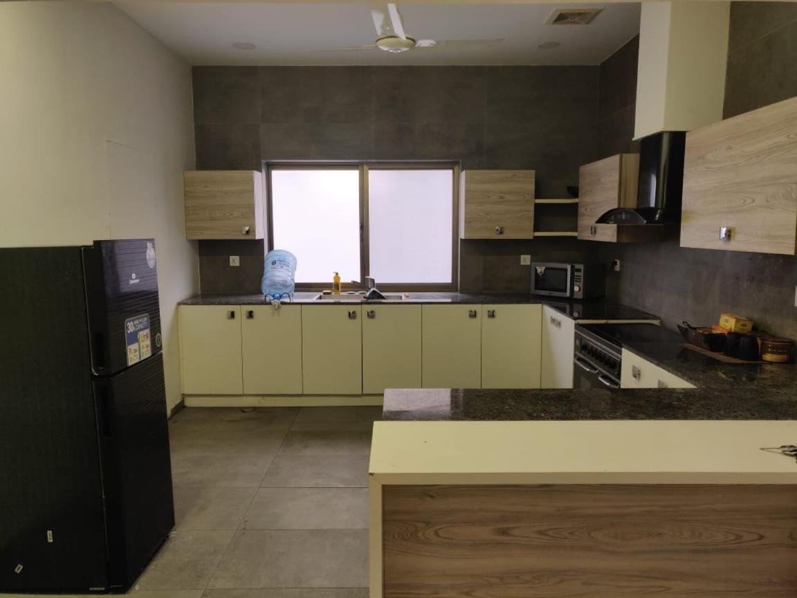 Zaib Guest House E-11 อิสลามาบัด ภายนอก รูปภาพ