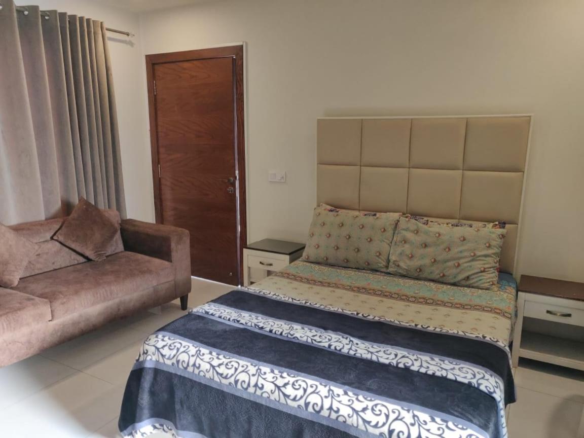 Zaib Guest House E-11 อิสลามาบัด ภายนอก รูปภาพ