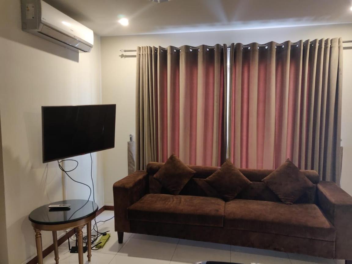 Zaib Guest House E-11 อิสลามาบัด ภายนอก รูปภาพ