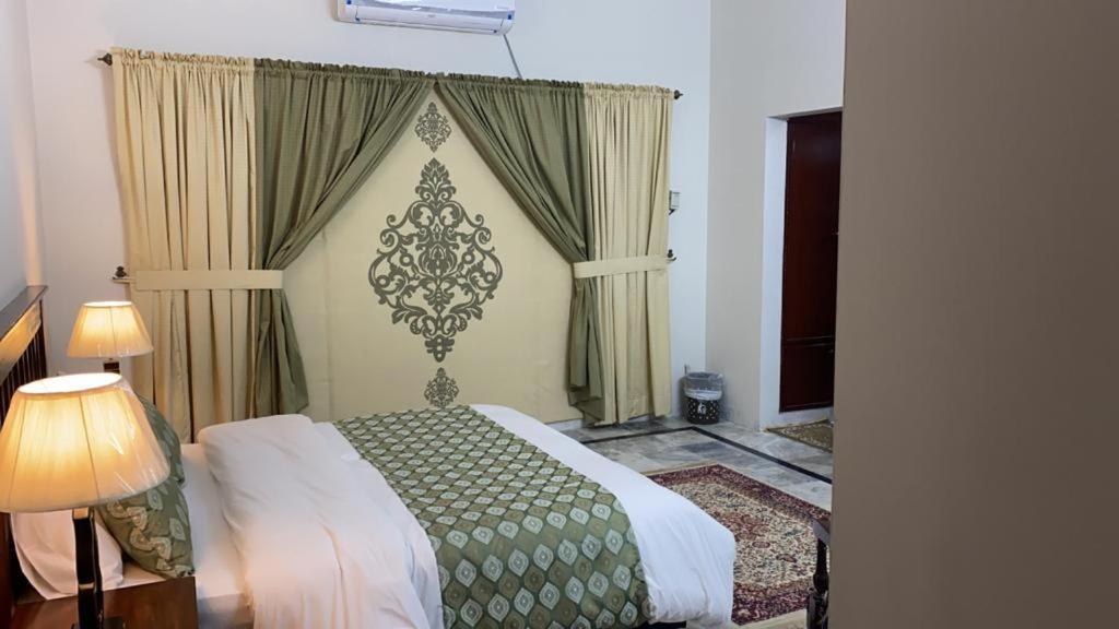 Zaib Guest House E-11 อิสลามาบัด ภายนอก รูปภาพ