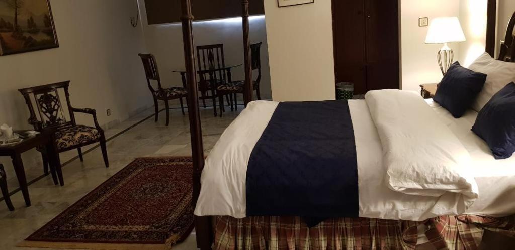 Zaib Guest House E-11 อิสลามาบัด ภายนอก รูปภาพ